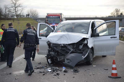 Oberensingen: Erneut schwerer Auffahrunfall im Rueckstau durch Unfall bei Wendlingen